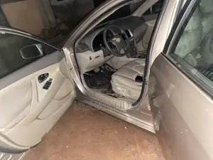Toyota Camry LE 4dr Sedan (2.5L 4cyl 6AM) 2010 Gold