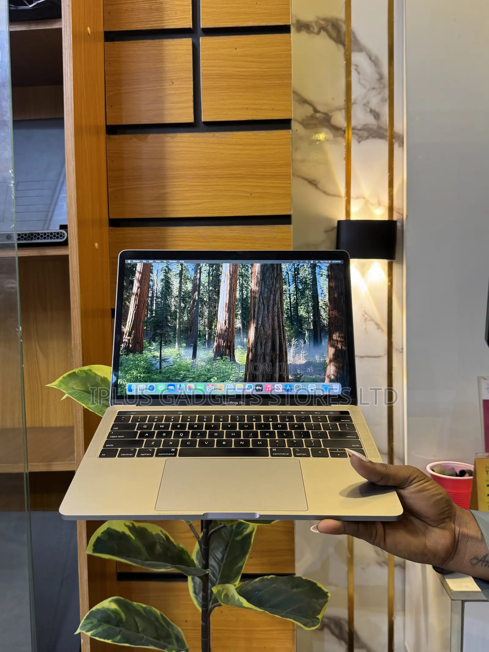Laptop Apple MacBook Pro 2018 16GB Intel Core i5 SSD 256GB
