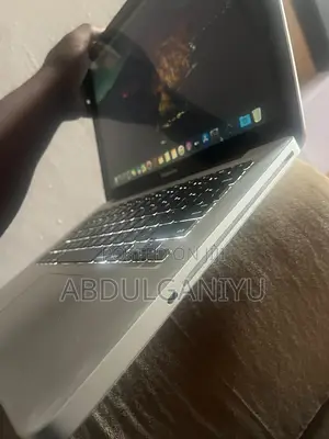 Laptop Apple MacBook 4GB Intel Core 5 SSD 500GB
