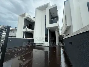 5bdrm Duplex in Thomas Estate for sale