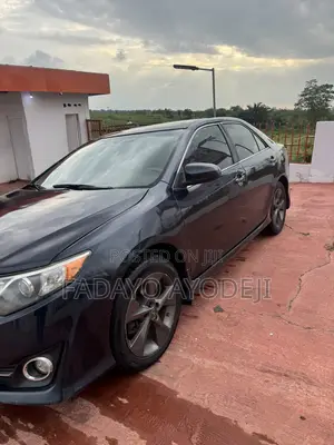 Toyota Camry SE V6 4dr Sedan (3.5L 6cyl 6A) 2012 Gray