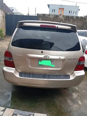 Toyota Highlander 2005 Gold