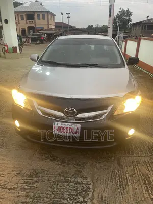 Toyota Corolla LE 4dr Sedan (1.8L 4cyl 4A) 2012 Silver