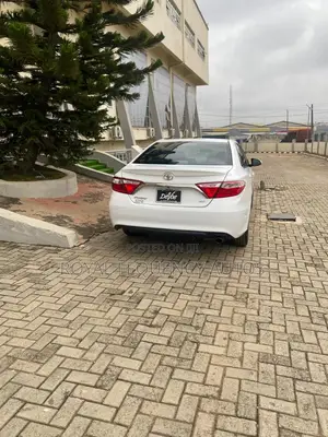 Toyota Camry SE 4dr Sedan (2.5L 4cyl 6A) 2016 White