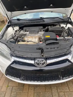 Toyota Camry SE 4dr Sedan (2.5L 4cyl 6A) 2016 White