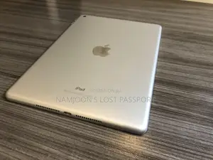 Apple iPad 5 (2022) 32 GB Silver