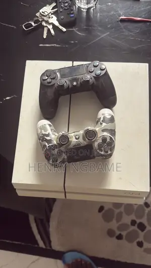 Ps4 With 2 Pad and 4 Games Ps26 and Fifa26 Included