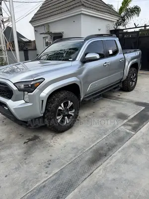 Toyota Tacoma SR5 Double Cab 4WD 5.0 ft. SB 2025 Silver