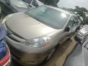 Toyota Sienna 2006 Gold