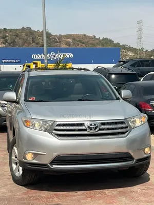 Toyota Highlander SE 2012 Gray