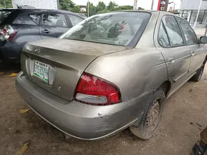 Nissan Sentra SE-R 2002 Gold