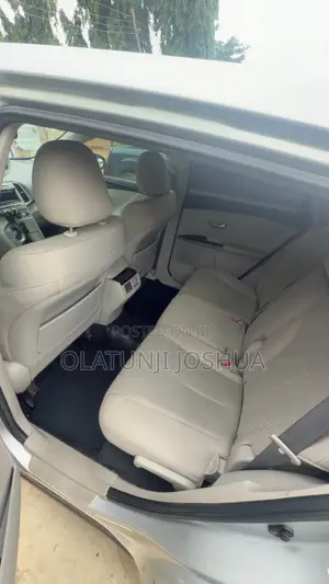Toyota Venza 2011 Silver