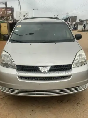 Toyota Sienna 2005 Silver