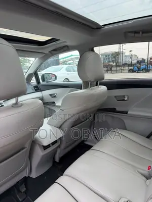 Toyota Venza Limited 2011 Silver