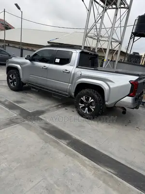 Toyota Tacoma SR5 Double Cab 5.0 ft. SB 2025 Silver