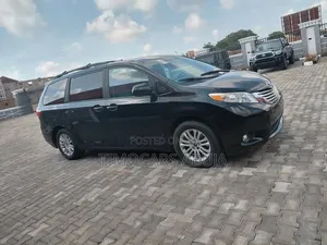 Toyota Sienna 2016