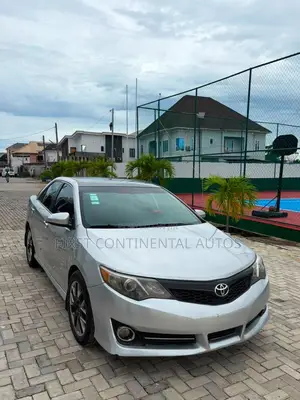 Toyota Camry SE 4dr Sedan (2.5L 4cyl 6A) 2013 Silver