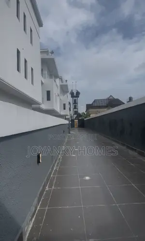 5bdrm Duplex in Hossana Estate, Amuwo-Odofin for sale