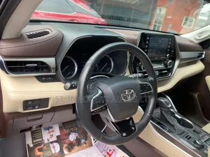 Toyota Highlander Limited 2021 Black