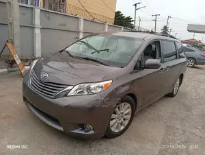 Toyota Sienna 2013 Gray