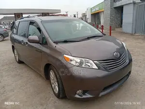 Toyota Sienna 2013 Gray