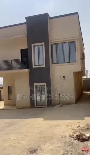 5bdrm Duplex in Jahi for sale