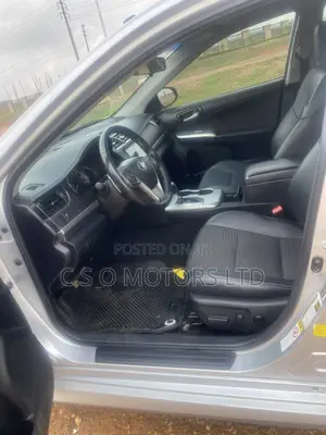 Toyota Camry SE 4dr Sedan (2.5L 4cyl 6A) 2013 Silver