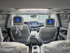 Toyota Highlander Limited Platinum 4dr SUV AWD (3.5L 6cyl 6A) 2015