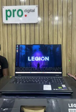 Laptop Lenovo Legion Pro 7 32GB Intel Core i9 SSD 1T