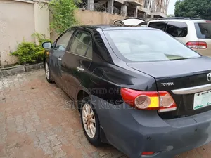 Toyota Corolla Base 4dr Sedan (1.8L 4cyl 5M) 2010 Black