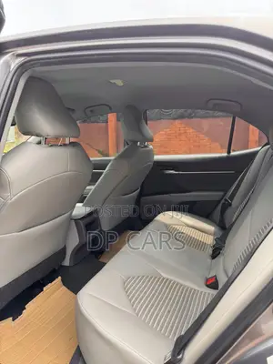 Toyota Camry SE FWD (2.5L 4cyl 8AM) 2018 Gray