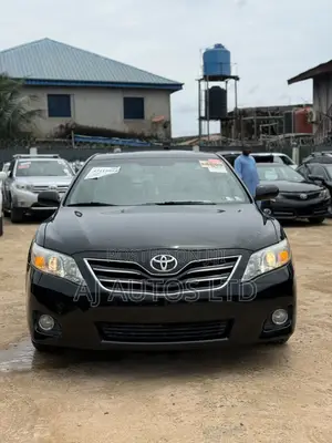 Toyota Camry XLE V6 4dr Sedan (3.5L 6cyl 6AM) 2010 Black
