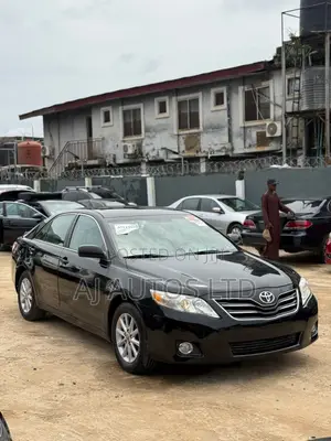 Toyota Camry XLE V6 4dr Sedan (3.5L 6cyl 6AM) 2010 Black