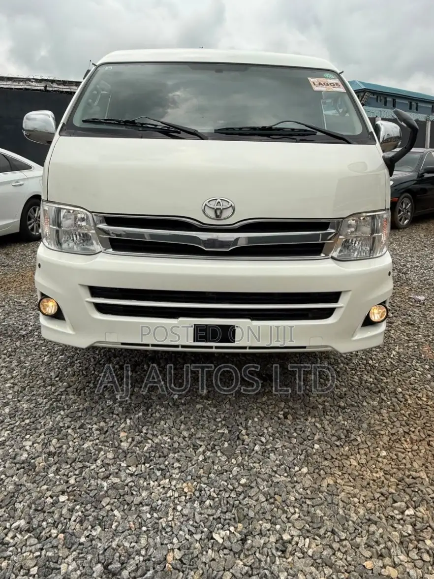 Toyota HiAce 2012 White