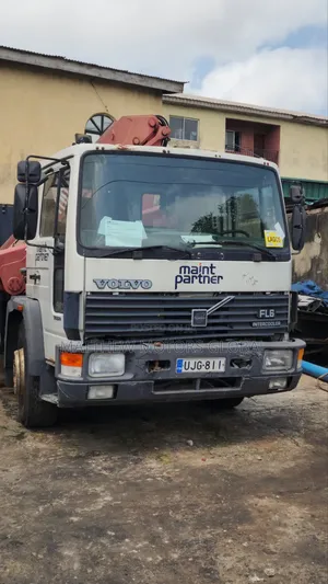 Super Clean Foreign Used Volvo FL6 Truck and Hiab 5.5tons