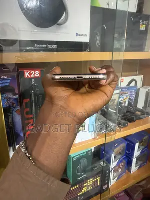 Apple iPhone X 64 GB White