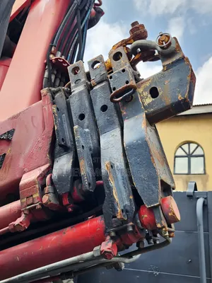 Super Clean Foreign Used Volvo FL6 Truck and Hiab 5.5tons