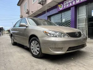 Toyota Camry LE 4dr Sedan (2.4L 4cyl 5A) 2005 Gold