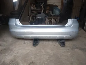 Toyota Matrix 2003 - 2007 Back Bumper. Tokunbo.