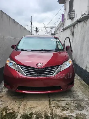 Toyota Sienna 2013 Burgundy