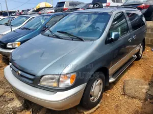 Toyota Sienna 2000 Green