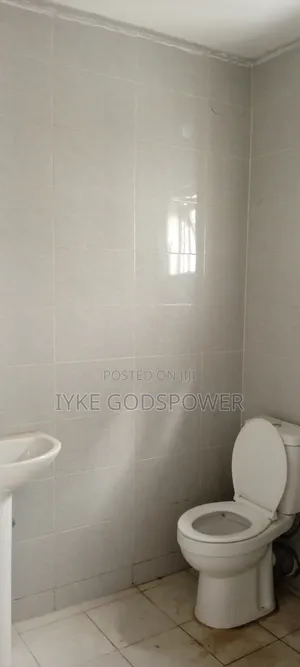 3bdrm Block of Flats in Estate Opp. Games, Durumi for rent
