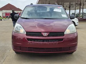Toyota Sienna 2005 Red