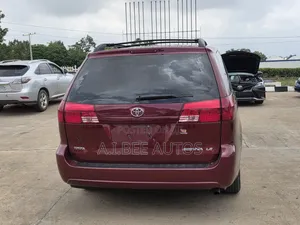 Toyota Sienna 2005 Red