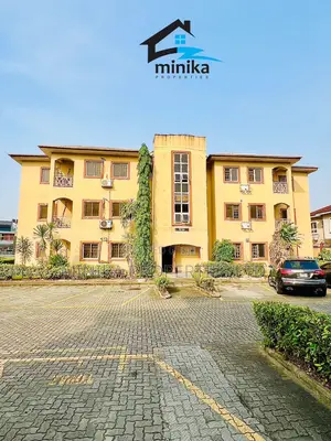 3bdrm Apartment in Osapa london for sale