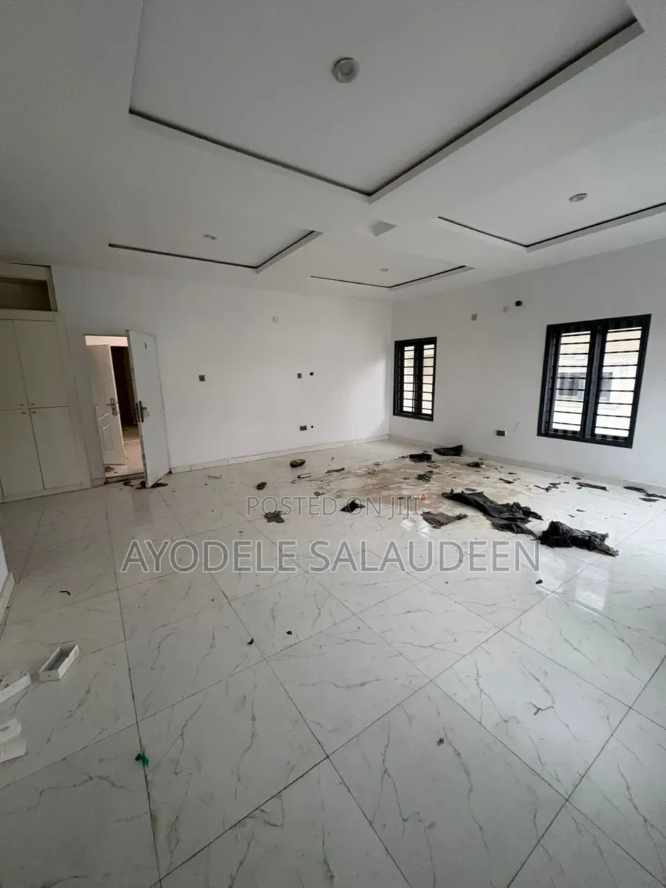 Spacious 5 Bedrooms Fully Detached