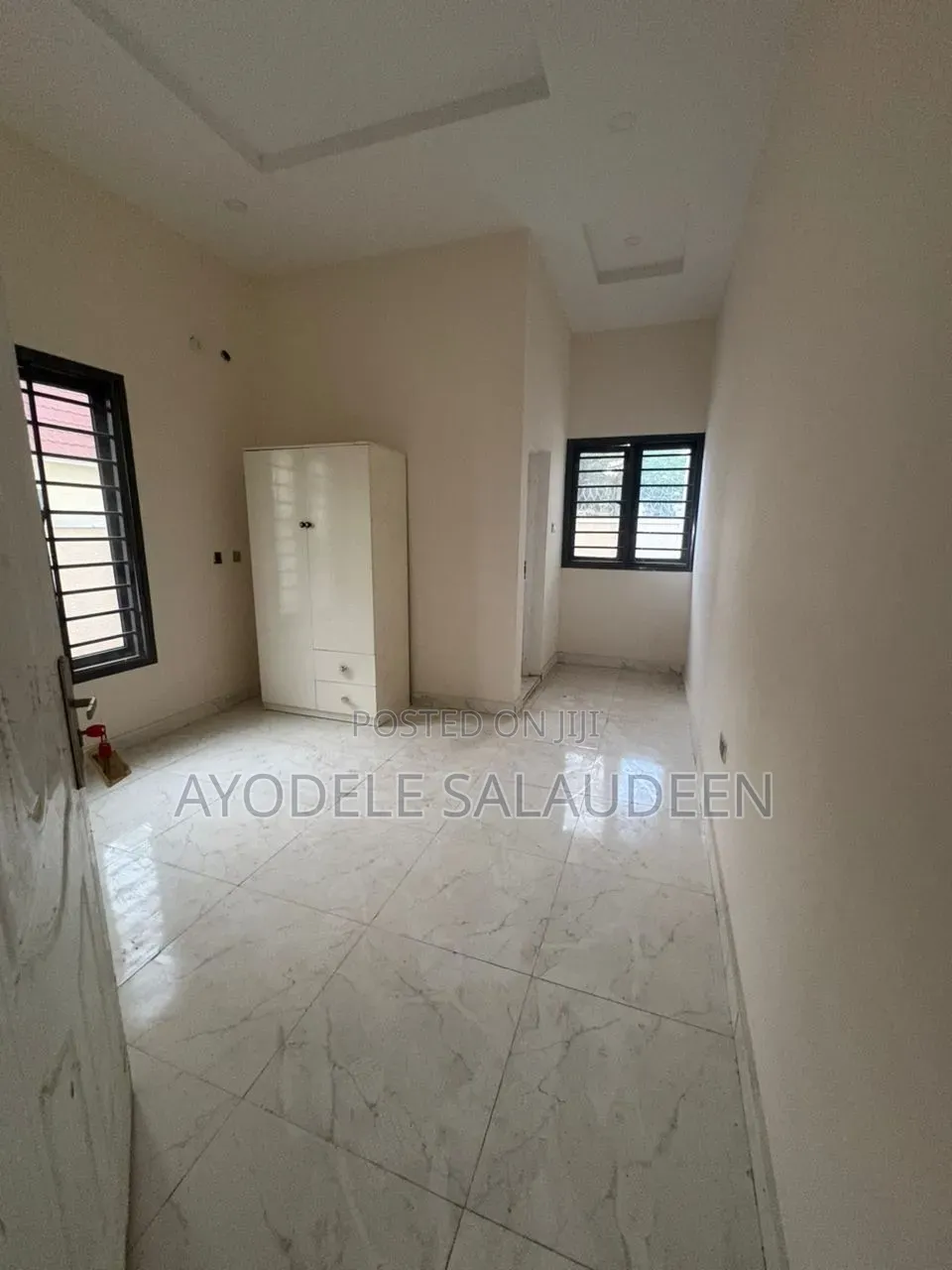 Spacious 5 Bedrooms Fully Detached