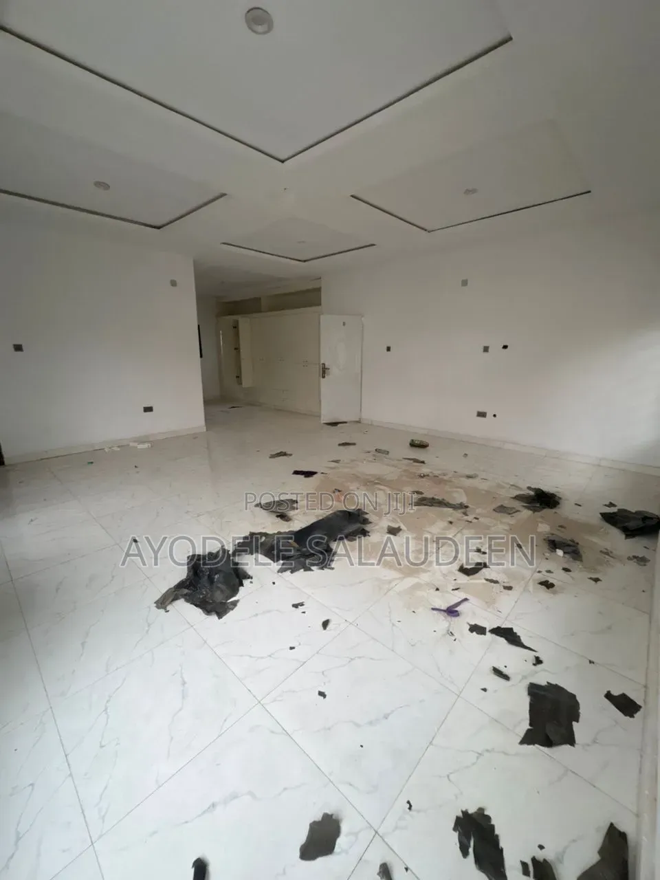 Spacious 5 Bedrooms Fully Detached
