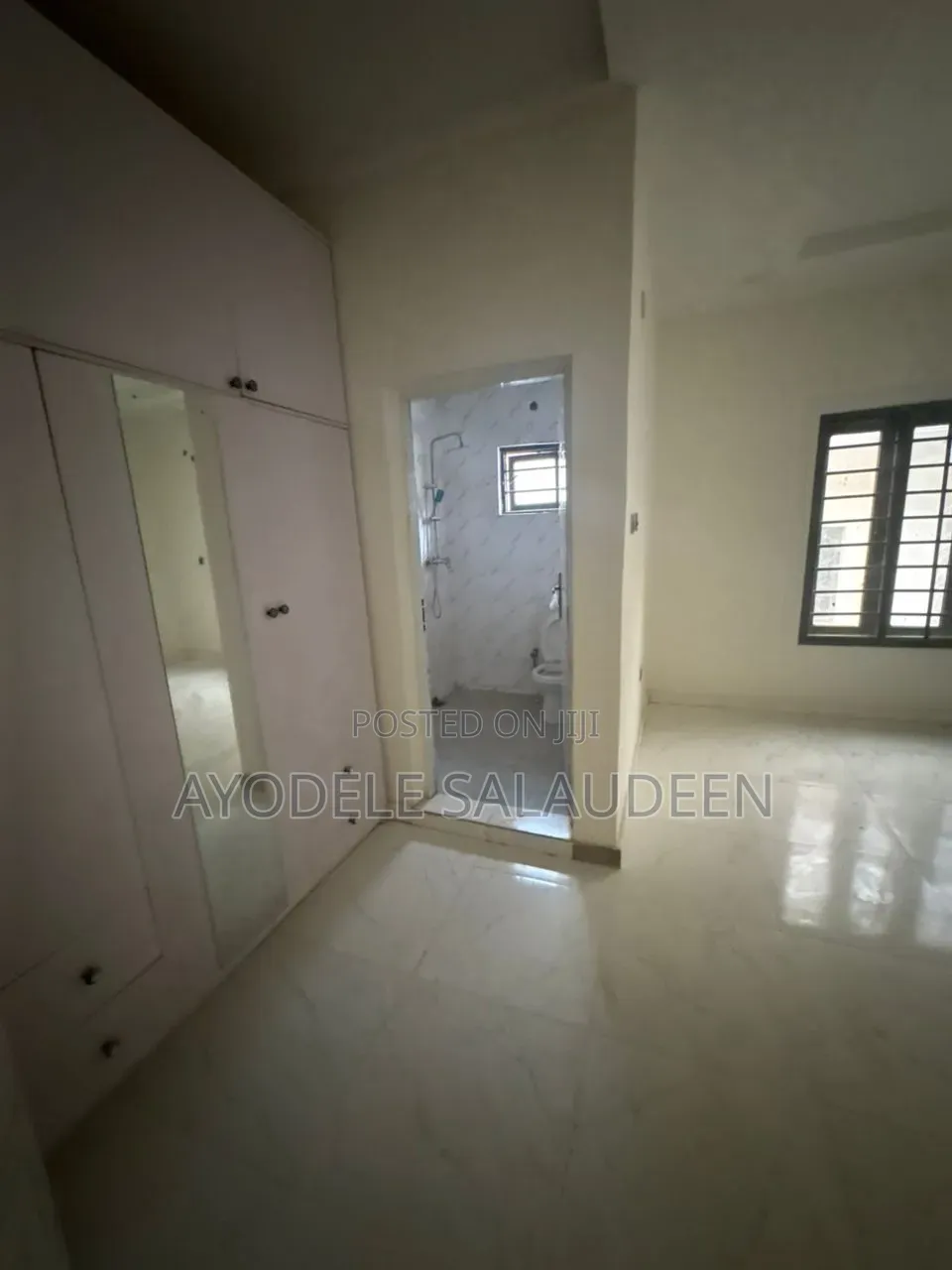 Spacious 5 Bedrooms Fully Detached