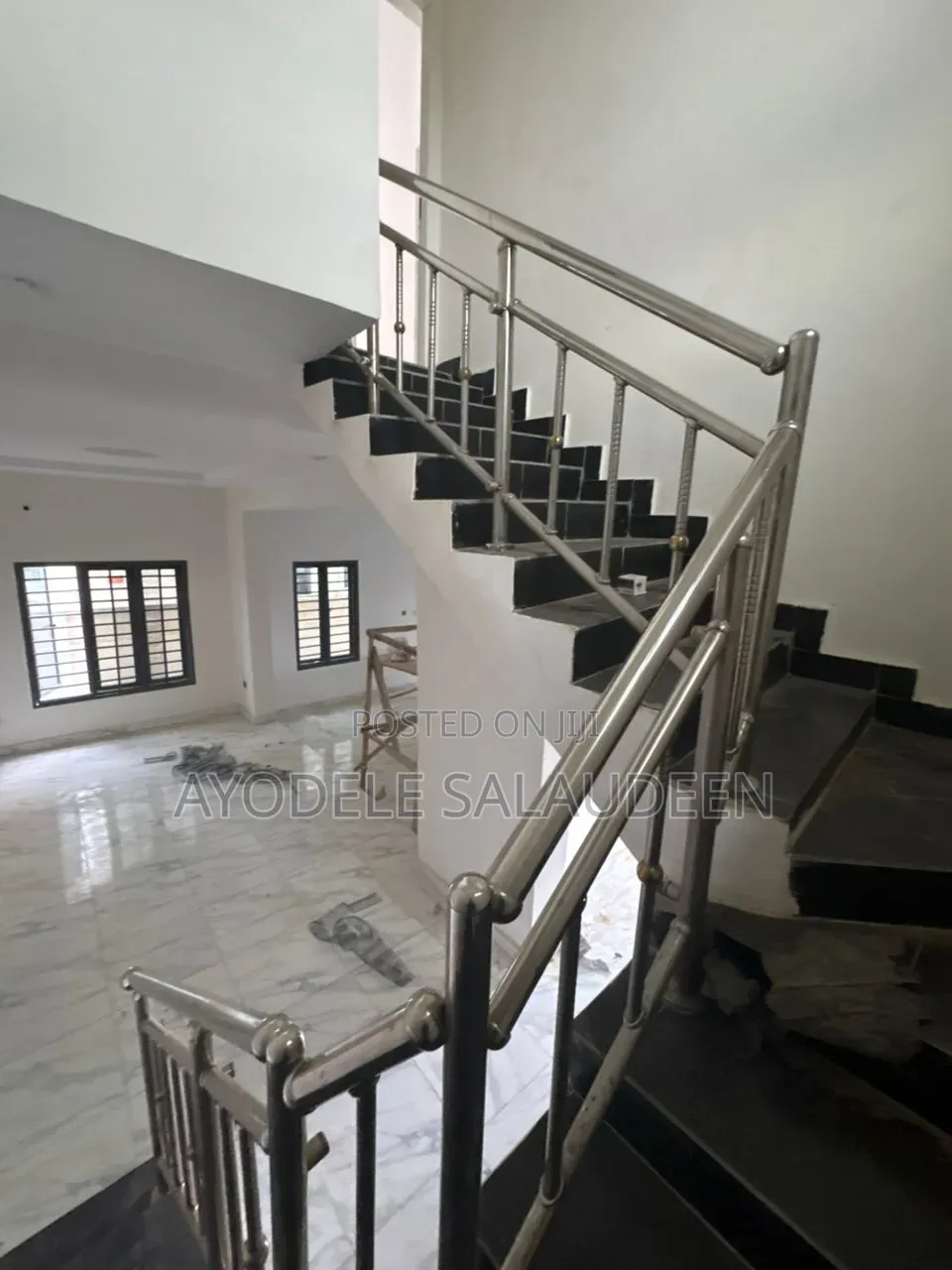 Spacious 5 Bedrooms Fully Detached